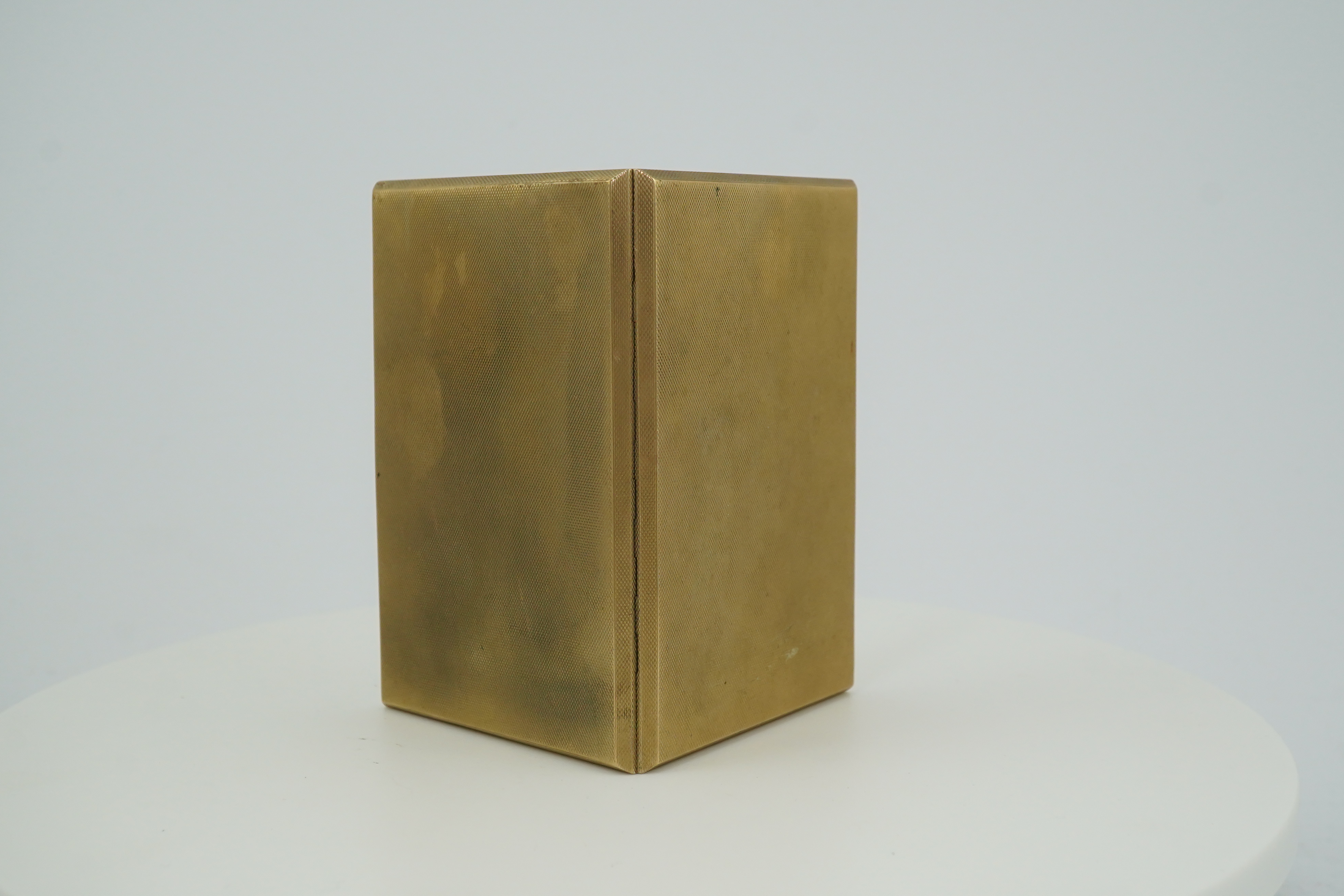 A 9ct gold rectangular cigarette case, circa 1947